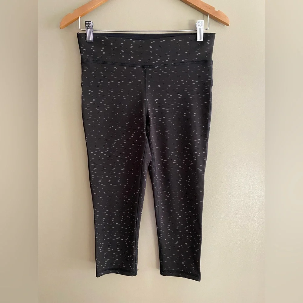 Xersion: Black Forted Capris Leggings with Brushed White Detail